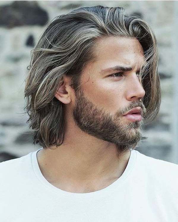Lissage Brésilien pour Homme: Une Solution pour des Cheveux Maîtrisés